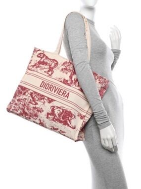 NEW! Dior GWP VIP Riviera Red and Cream Printed Straw Tote